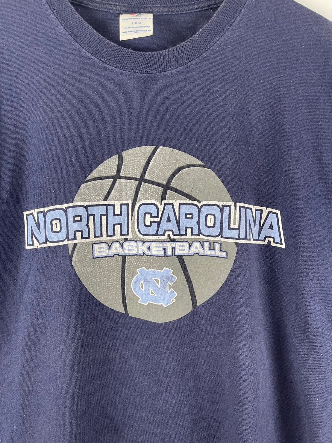 Vintage University Of North Carolina "Basketball Team 00's Tshirt 