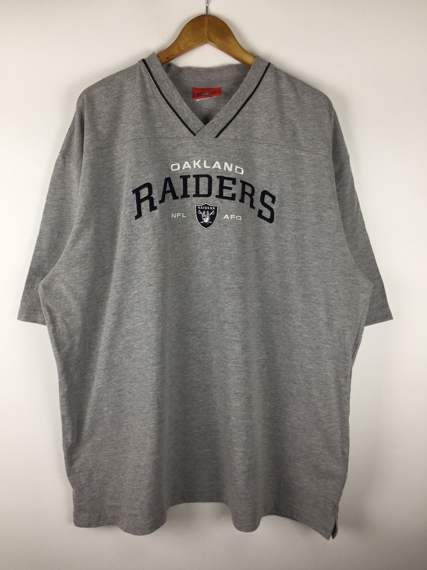 Vintage Oakland Raiders 00s NFL embroidered T-shirt