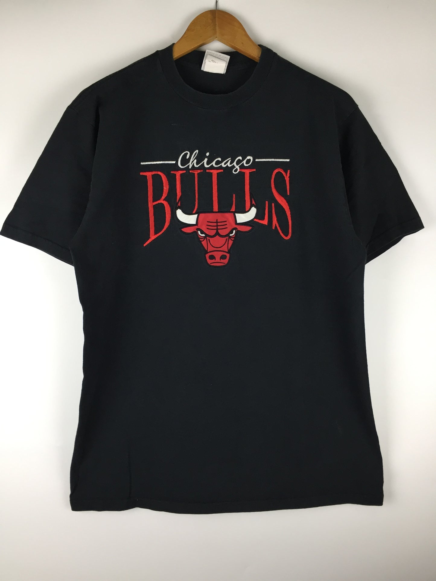 Vintage Chicago Bulls 90's embroidered NBA T-shirt