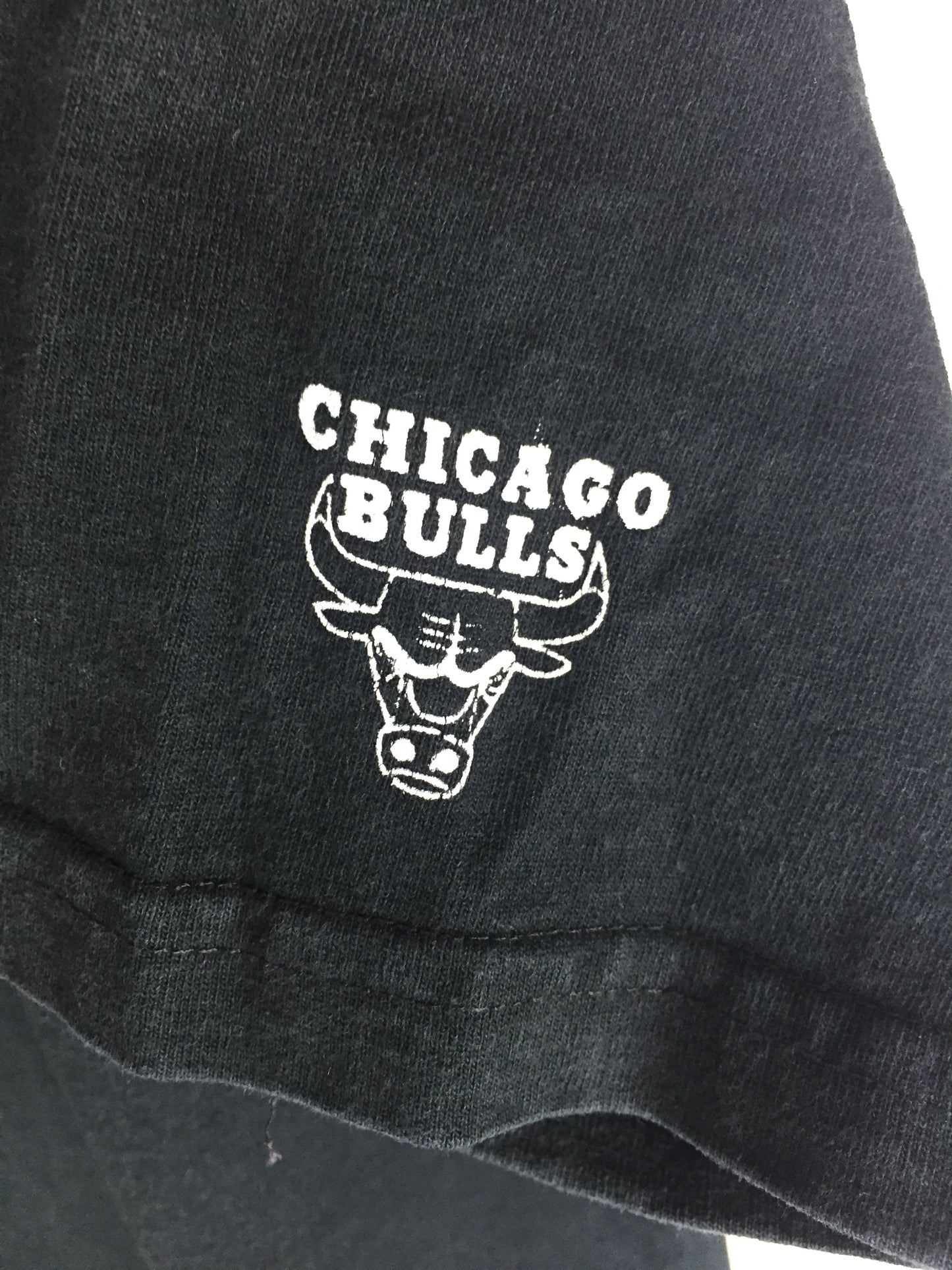 Vintage Chicago Bulls 90's embroidered NBA T-shirt