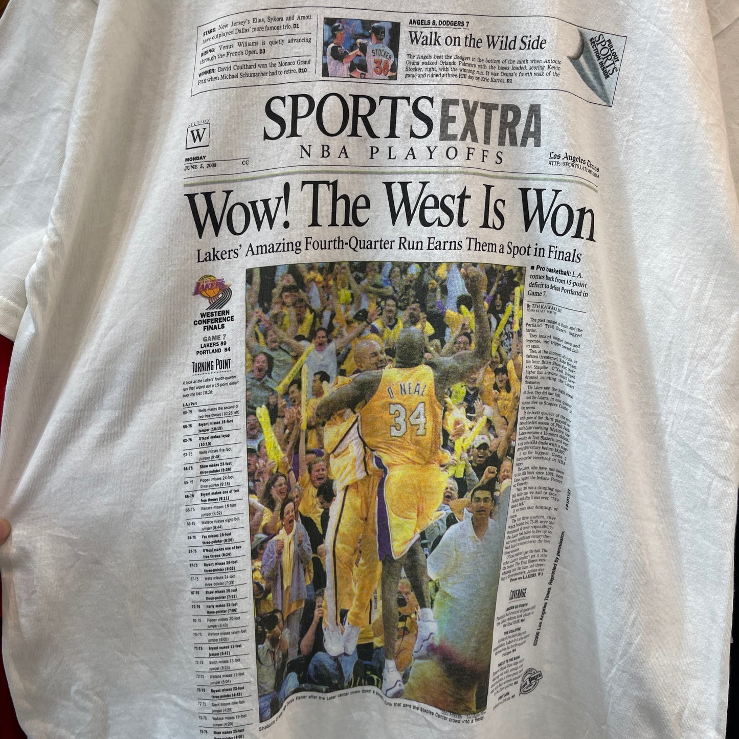 Vintage Shaquille O'Neal Newspaper 2000 LA Lakers T-shirt
